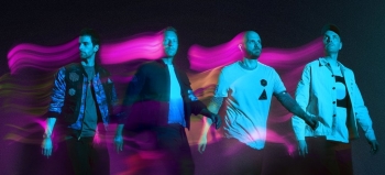 BMW iX e BMW i4 ganham campanha com Coldplay