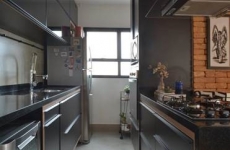 Apartamento ganha uma atmosfera acolhedora e propicia para convivência