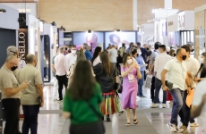 Cerca de 60% da produção de calçados do primeiro bimestre de 2022 está sendo encaminhada na feira que acontece até quarta-feira