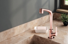 Lorenzetti inova com primeira linha de torneiras e acessórios plásticos na cor Rose Gold