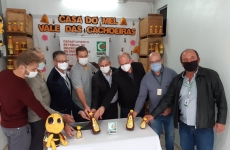 Apicultor de Presidente Getúlio é pioneiro no recebimento de Selo Arte